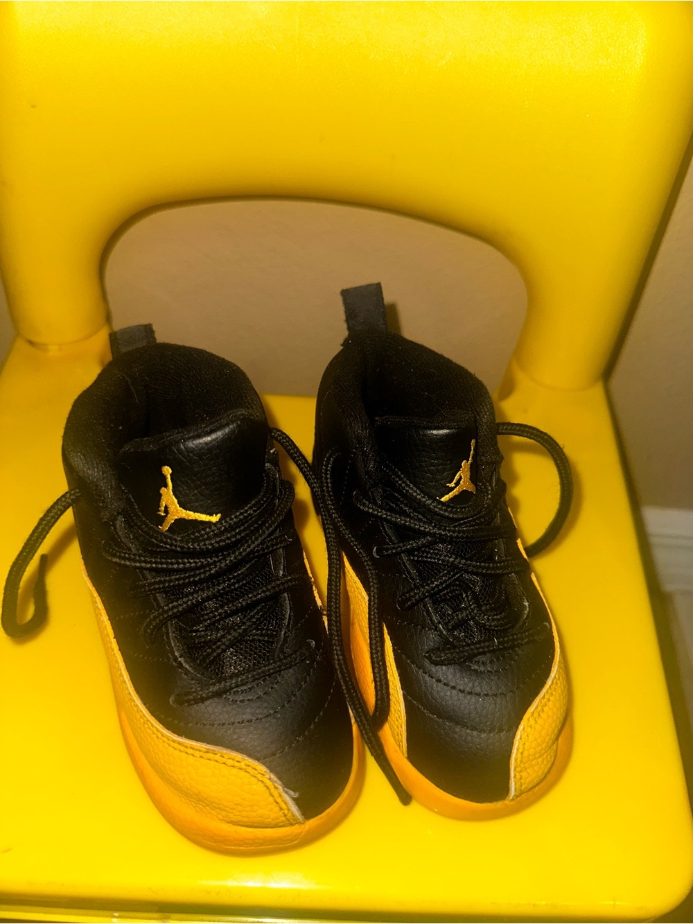 Jordan Kids Black and Yellow Toddler High-Top Sneakers